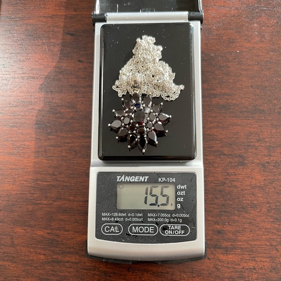 Natural garnet sunburst solid sterling silver pendant & 3 strand chain - Picture 10 of 11